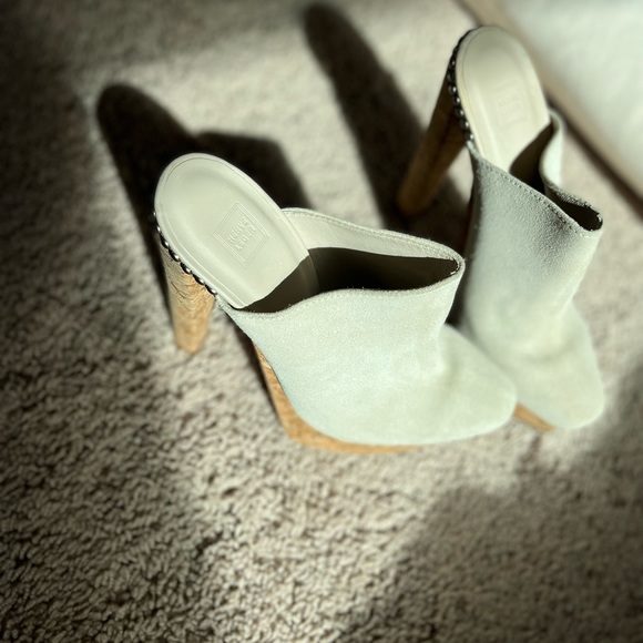 Herve leger white suede platform heels. Size 8. Brand new! - Picture 3 of 11